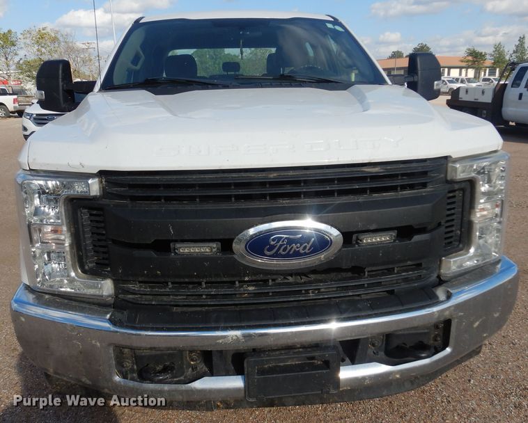 image for item KD9210 2018 Ford F250 Super Duty  Crew Cab pickup truck