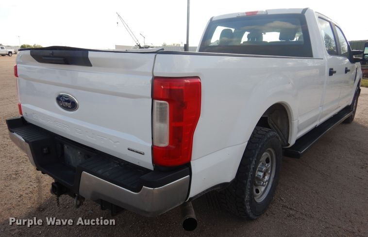 image for item KD9210 2018 Ford F250 Super Duty  Crew Cab pickup truck