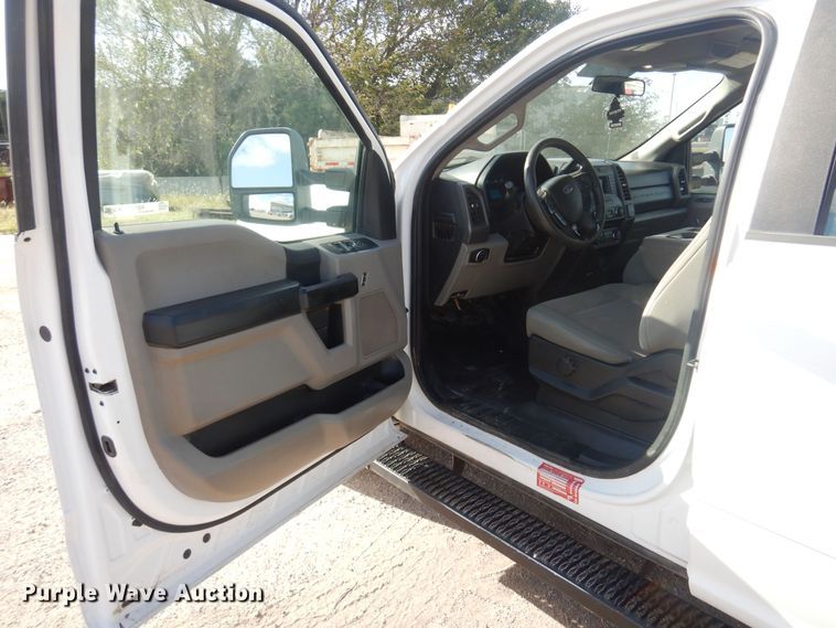 image for item KD9210 2018 Ford F250 Super Duty  Crew Cab pickup truck