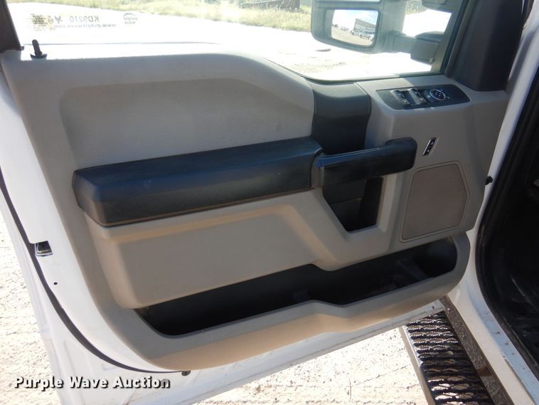 image for item KD9210 2018 Ford F250 Super Duty  Crew Cab pickup truck