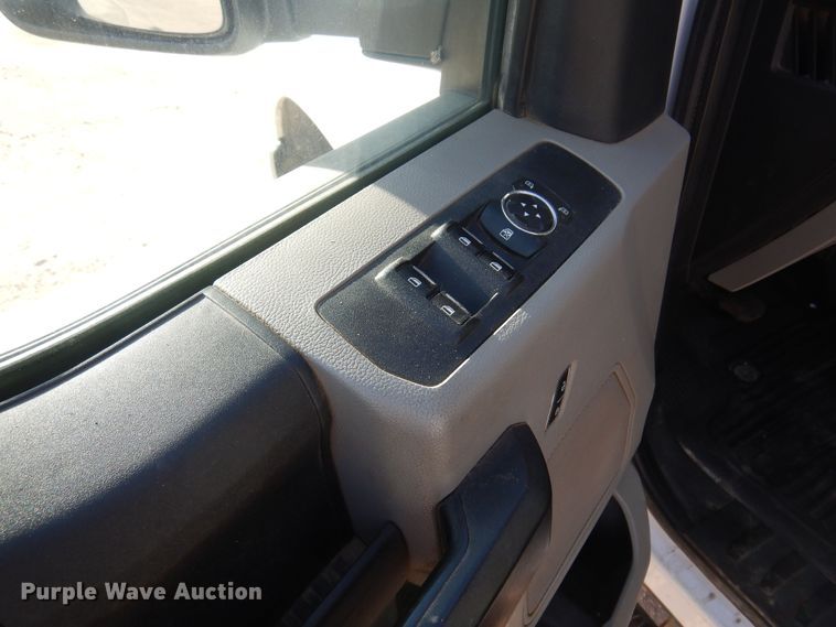 image for item KD9210 2018 Ford F250 Super Duty  Crew Cab pickup truck