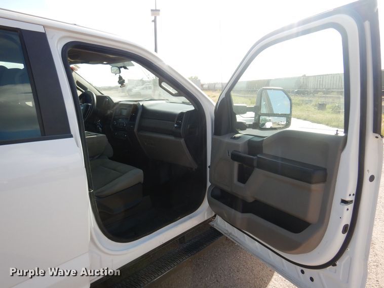 image for item KD9210 2018 Ford F250 Super Duty  Crew Cab pickup truck