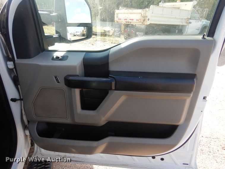 image for item KD9210 2018 Ford F250 Super Duty  Crew Cab pickup truck