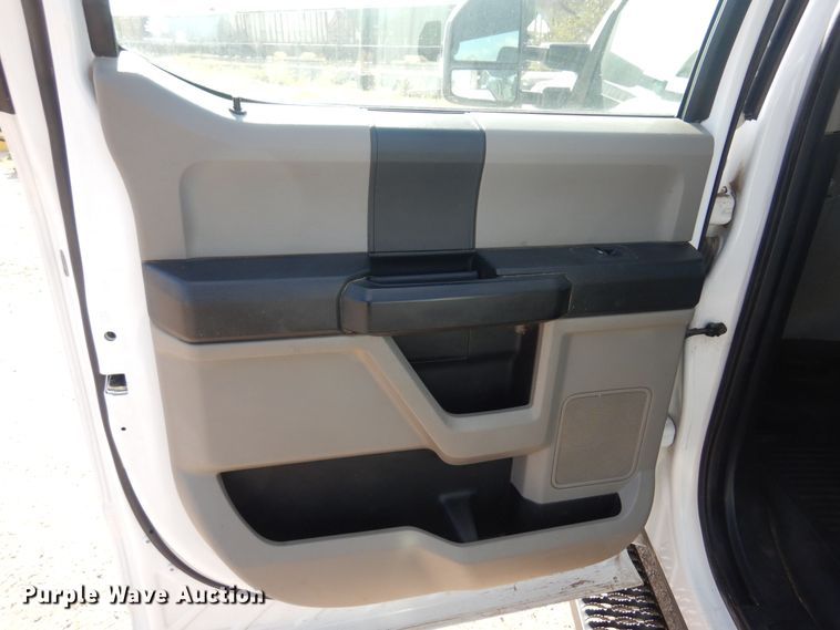 image for item KD9210 2018 Ford F250 Super Duty  Crew Cab pickup truck