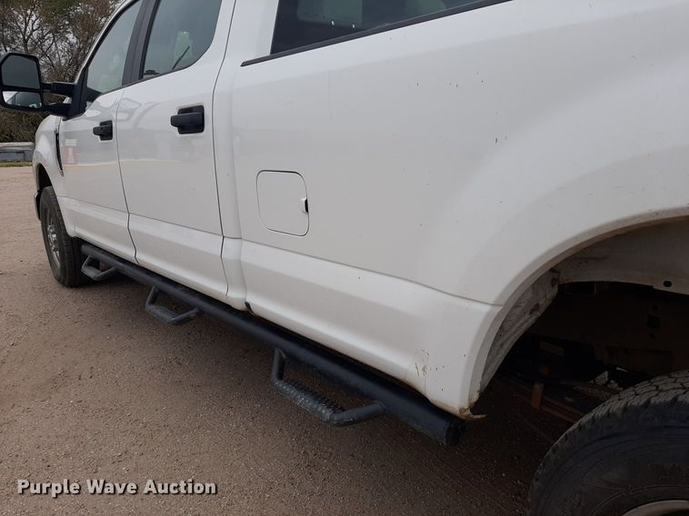 image for item KD9211 2020 Ford F250 Super Duty  Crew Cab pickup truck