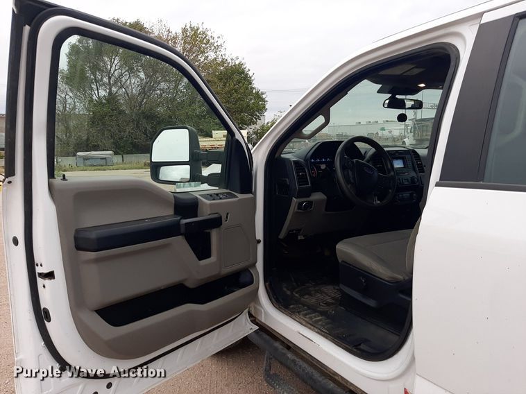 image for item KD9211 2020 Ford F250 Super Duty  Crew Cab pickup truck