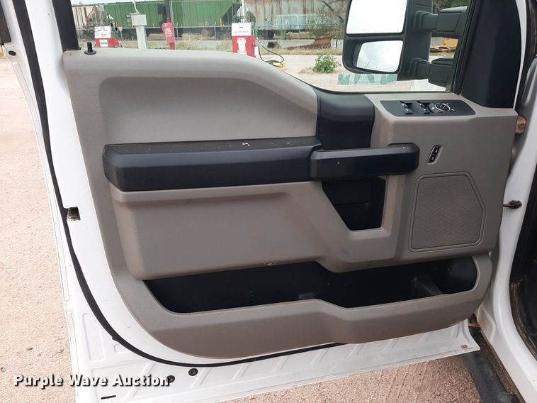 image for item KD9211 2020 Ford F250 Super Duty  Crew Cab pickup truck