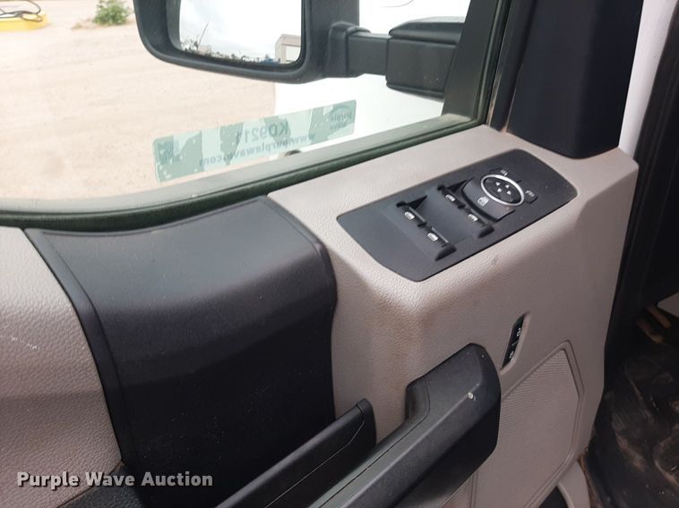 image for item KD9211 2020 Ford F250 Super Duty  Crew Cab pickup truck