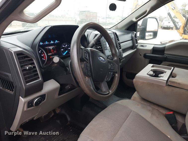 image for item KD9211 2020 Ford F250 Super Duty  Crew Cab pickup truck