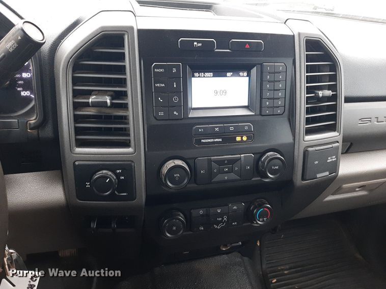 image for item KD9211 2020 Ford F250 Super Duty  Crew Cab pickup truck