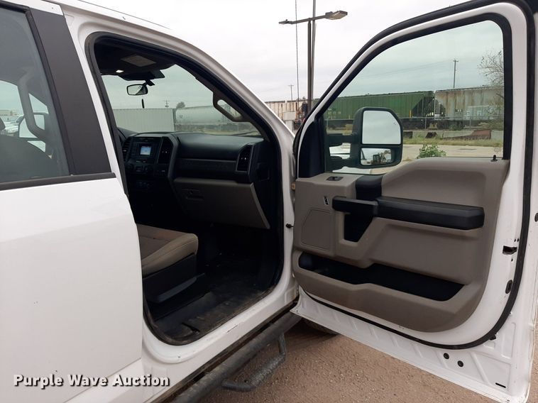 image for item KD9211 2020 Ford F250 Super Duty  Crew Cab pickup truck