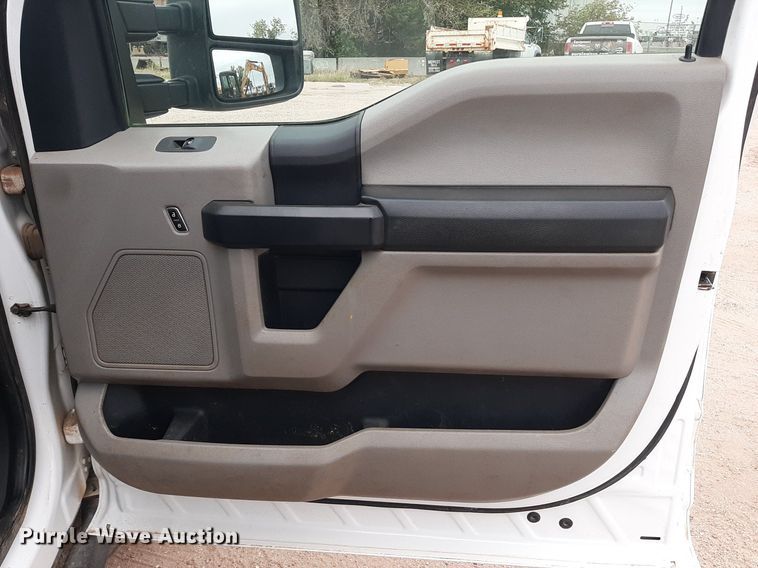 image for item KD9211 2020 Ford F250 Super Duty  Crew Cab pickup truck