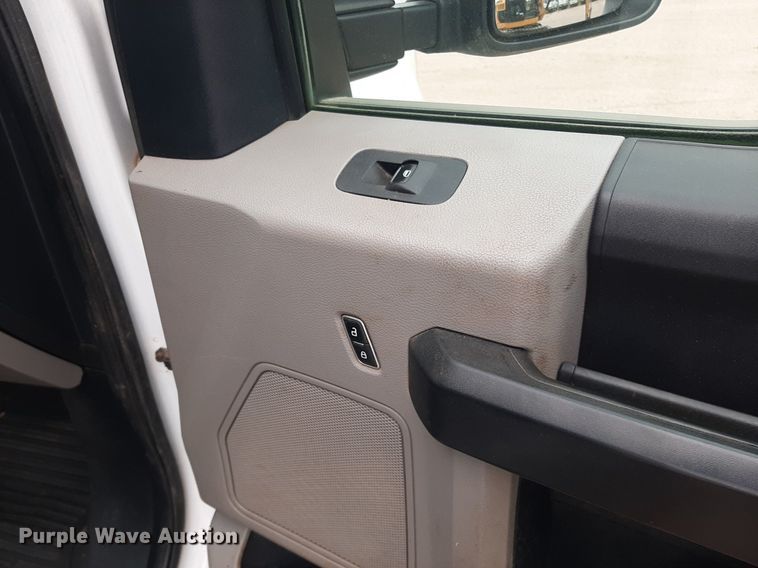 image for item KD9211 2020 Ford F250 Super Duty  Crew Cab pickup truck