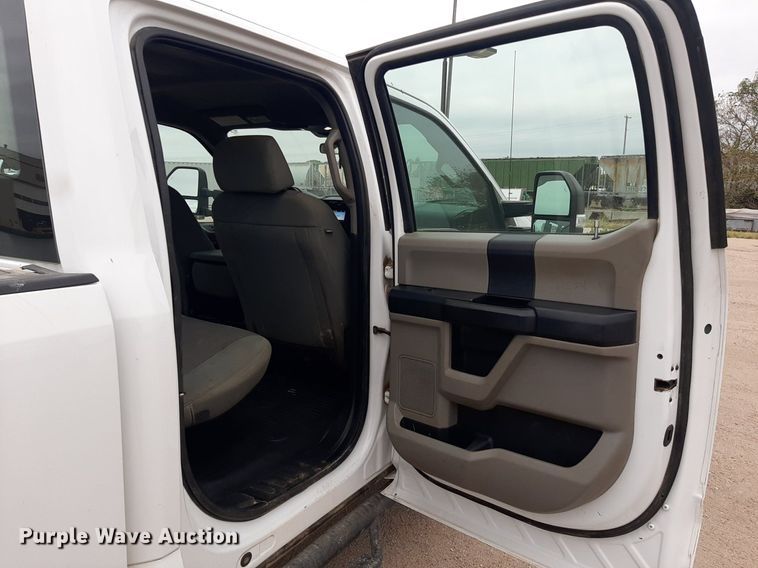 image for item KD9211 2020 Ford F250 Super Duty  Crew Cab pickup truck