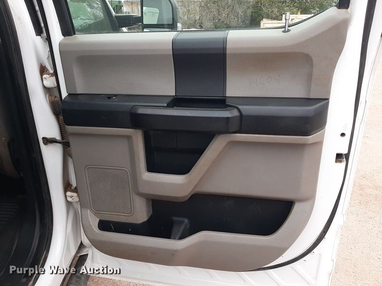 image for item KD9211 2020 Ford F250 Super Duty  Crew Cab pickup truck