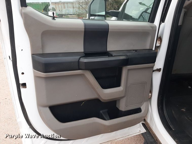 image for item KD9211 2020 Ford F250 Super Duty  Crew Cab pickup truck