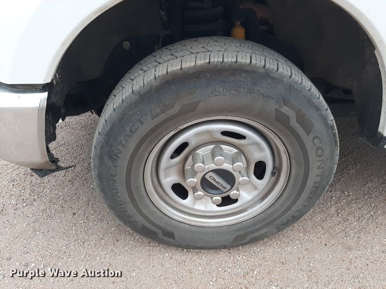 image for item KD9211 2020 Ford F250 Super Duty  Crew Cab pickup truck