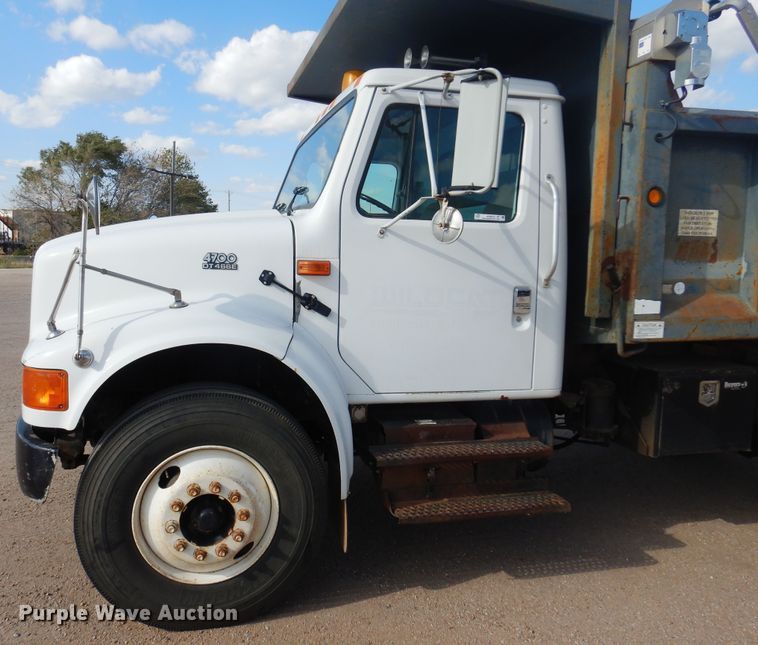 image for item KD9212 2001 International 4700  dump truck