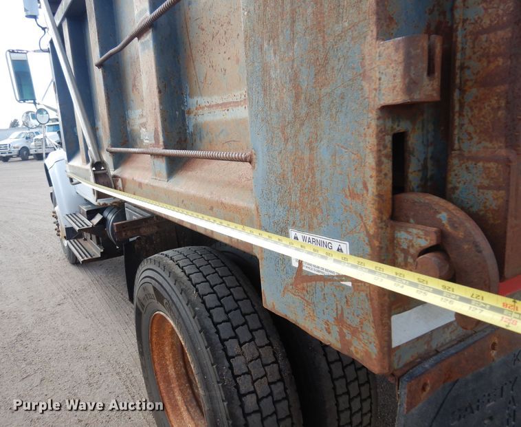 image for item KD9212 2001 International 4700  dump truck