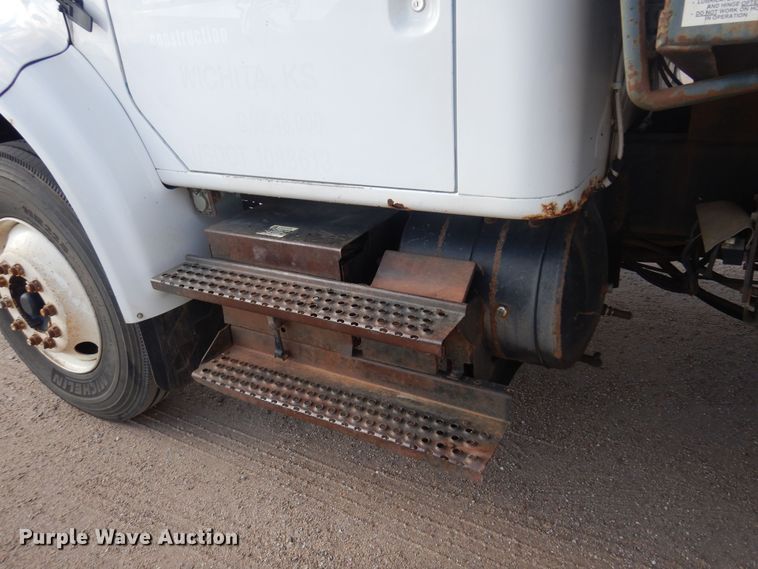 image for item KD9212 2001 International 4700  dump truck