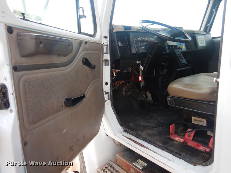 image for item KD9212 2001 International 4700  dump truck