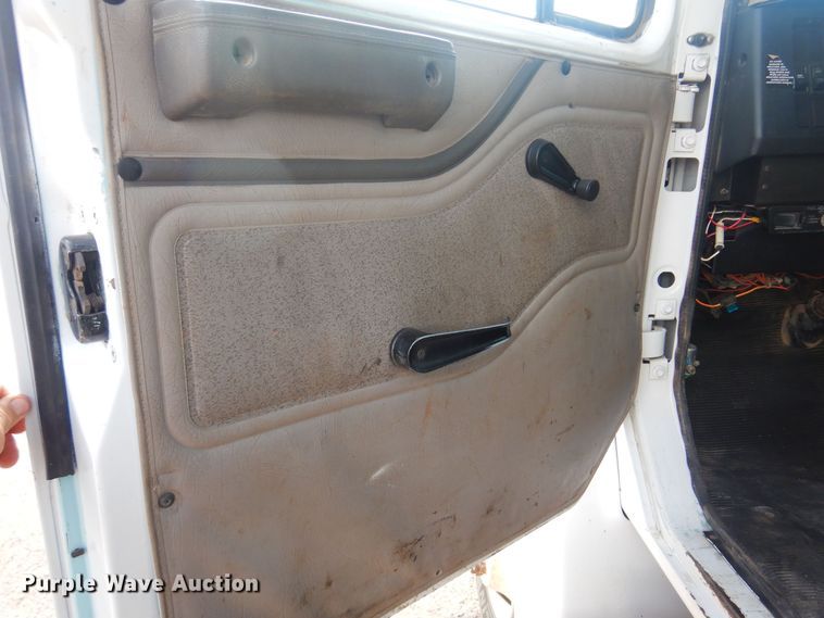 image for item KD9212 2001 International 4700  dump truck