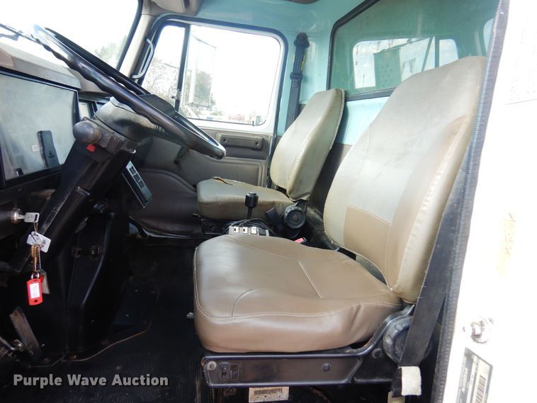 image for item KD9212 2001 International 4700  dump truck