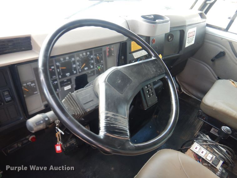 image for item KD9212 2001 International 4700  dump truck