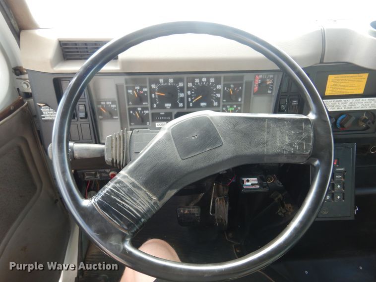 image for item KD9212 2001 International 4700  dump truck