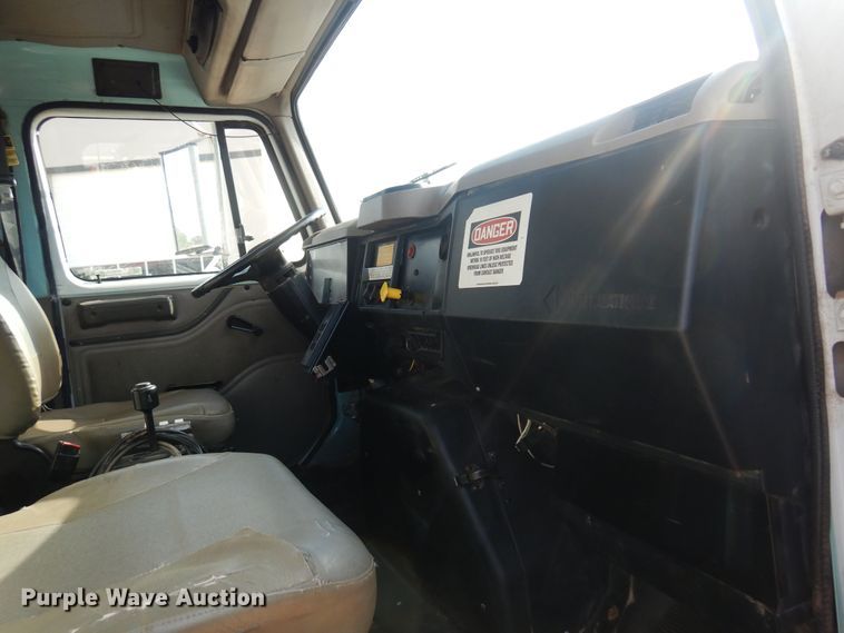 image for item KD9212 2001 International 4700  dump truck