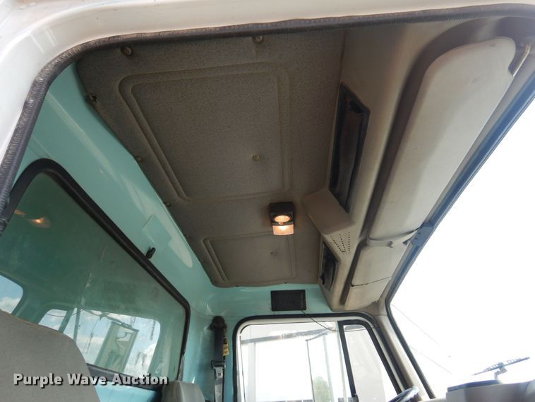 image for item KD9212 2001 International 4700  dump truck