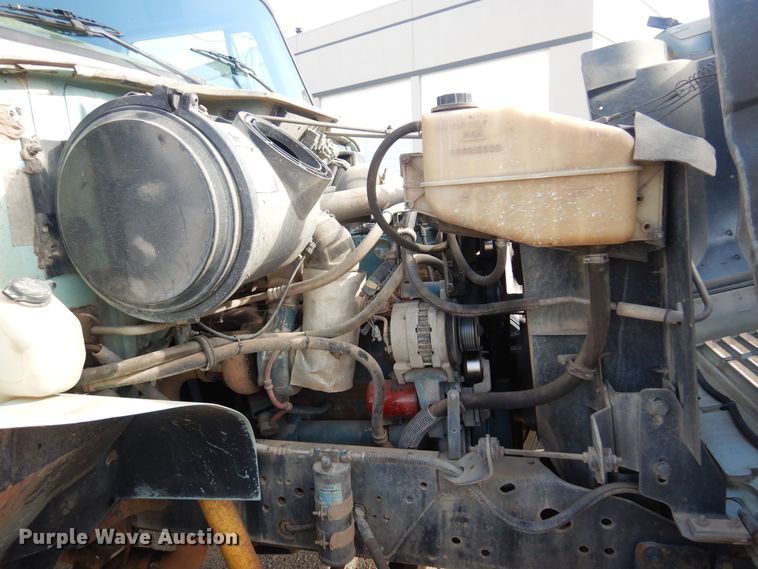 image for item KD9212 2001 International 4700  dump truck