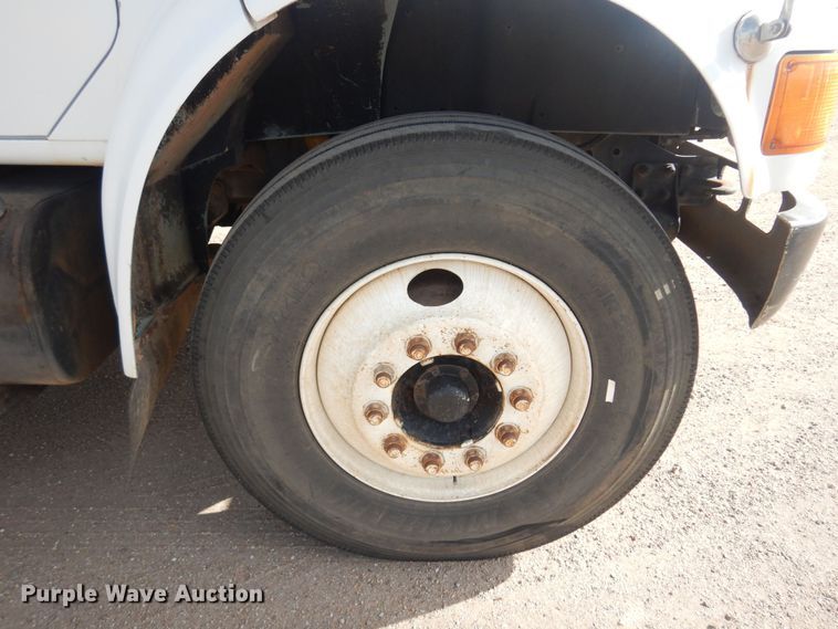 image for item KD9212 2001 International 4700  dump truck