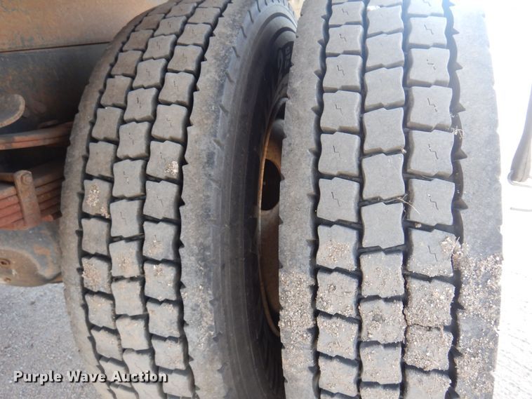 image for item KD9212 2001 International 4700  dump truck