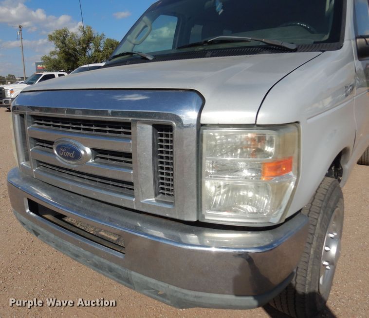 image for item KD9213 2010 Ford E350 Super Duty  van
