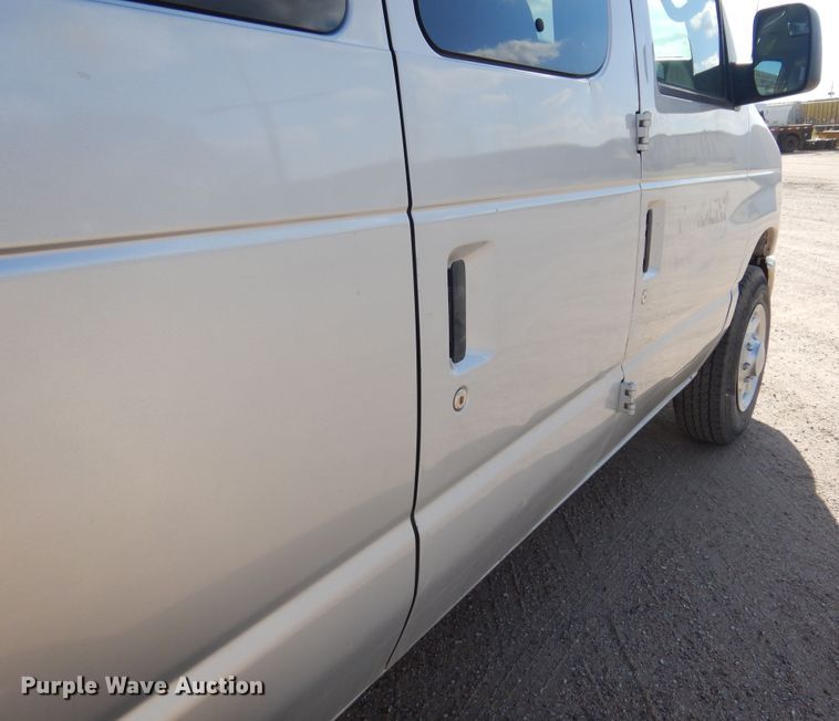 image for item KD9213 2010 Ford E350 Super Duty  van