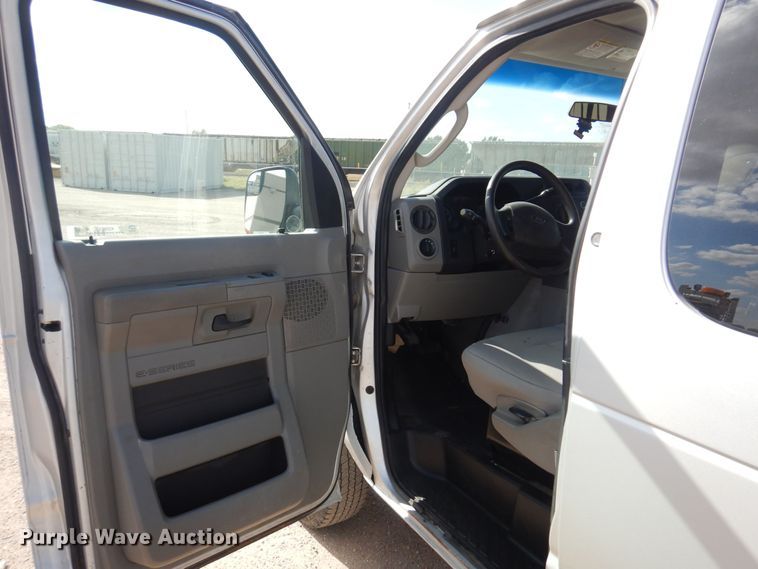 image for item KD9213 2010 Ford E350 Super Duty  van