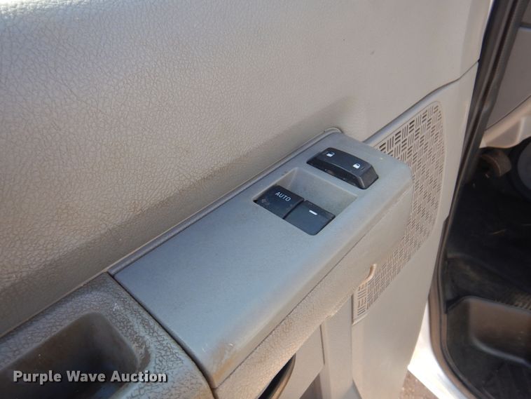 image for item KD9213 2010 Ford E350 Super Duty  van