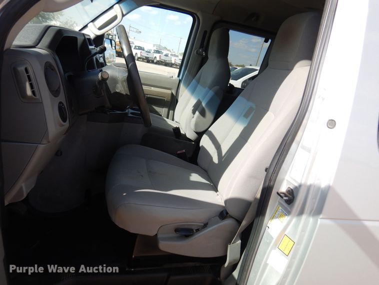 image for item KD9213 2010 Ford E350 Super Duty  van