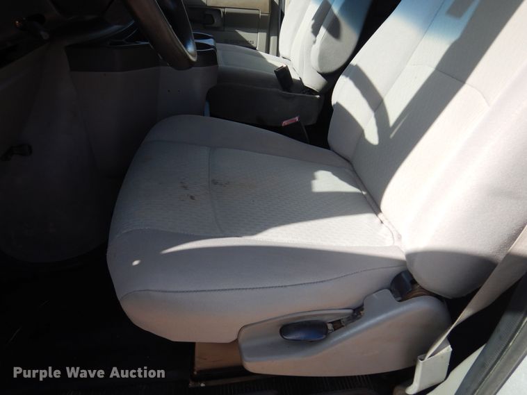 image for item KD9213 2010 Ford E350 Super Duty  van