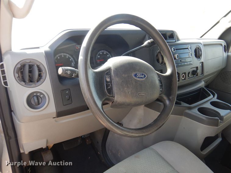 image for item KD9213 2010 Ford E350 Super Duty  van