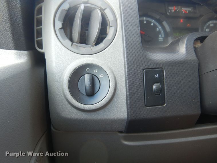 image for item KD9213 2010 Ford E350 Super Duty  van