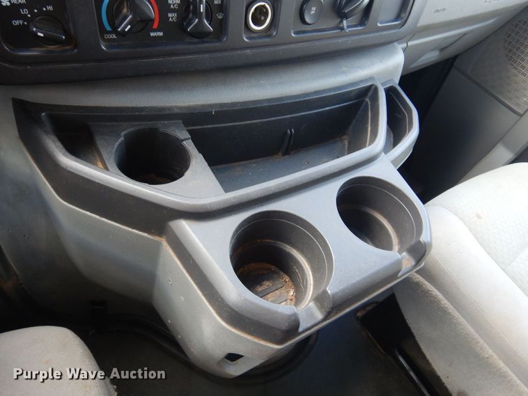 image for item KD9213 2010 Ford E350 Super Duty  van