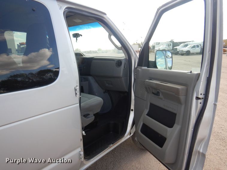 image for item KD9213 2010 Ford E350 Super Duty  van