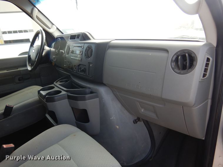 image for item KD9213 2010 Ford E350 Super Duty  van