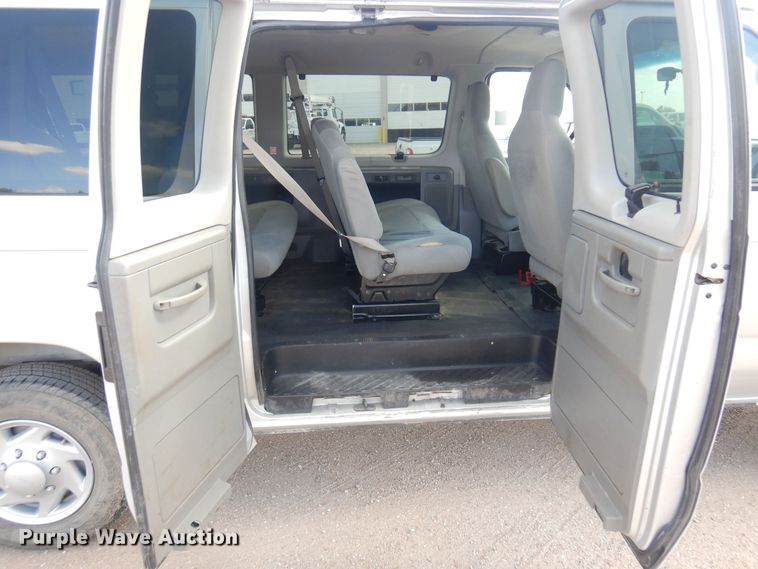 image for item KD9213 2010 Ford E350 Super Duty  van