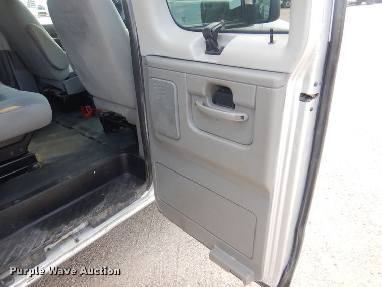 image for item KD9213 2010 Ford E350 Super Duty  van