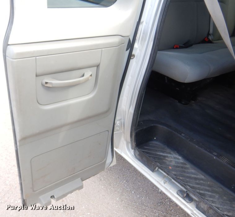 image for item KD9213 2010 Ford E350 Super Duty  van