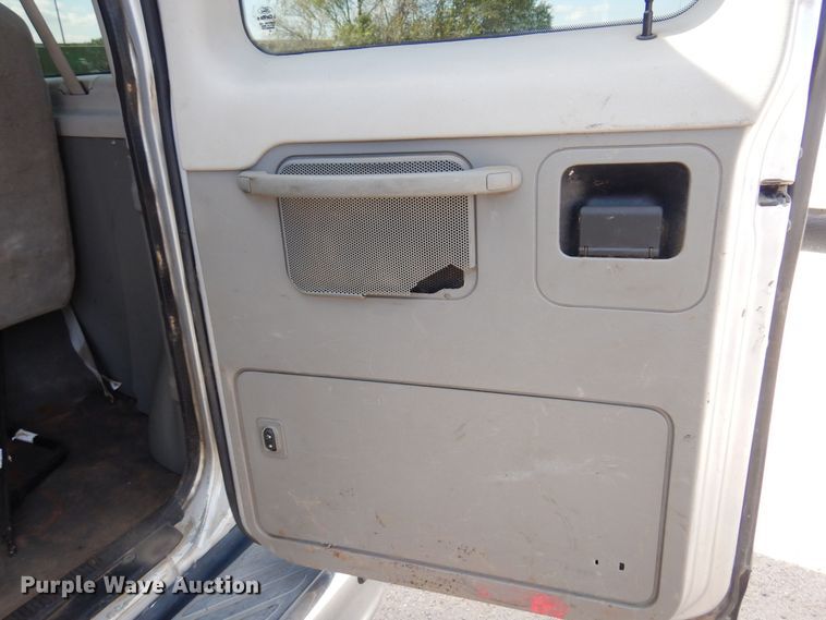 image for item KD9213 2010 Ford E350 Super Duty  van