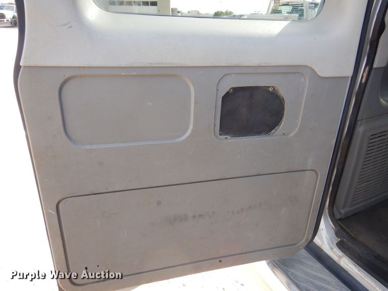 image for item KD9213 2010 Ford E350 Super Duty  van